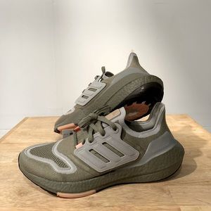 Adidas Ultra Boost 22 | Size 9.5